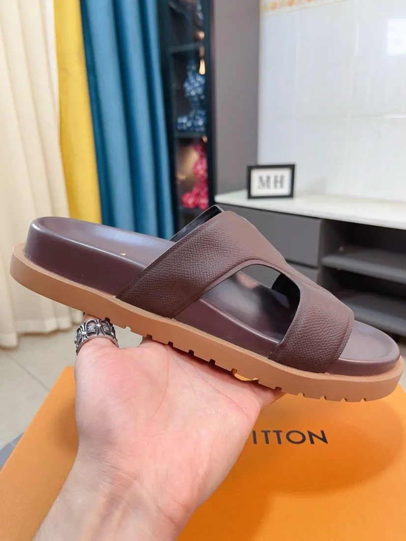 Men's shoes💰300🌹🌹【LV】Multi-color new men's slippers, original top quality version, original special cowhide cross pattern➕sheepskin inside and side, non-slip combined sole, more stable walking, more comfortable and lightweight, high-end and generous, size: 38~44